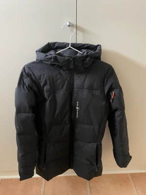 Sail racing jacka - Säljer min sail racing då den inte kommer till användning, pris kan diskuteras vid snabb köp