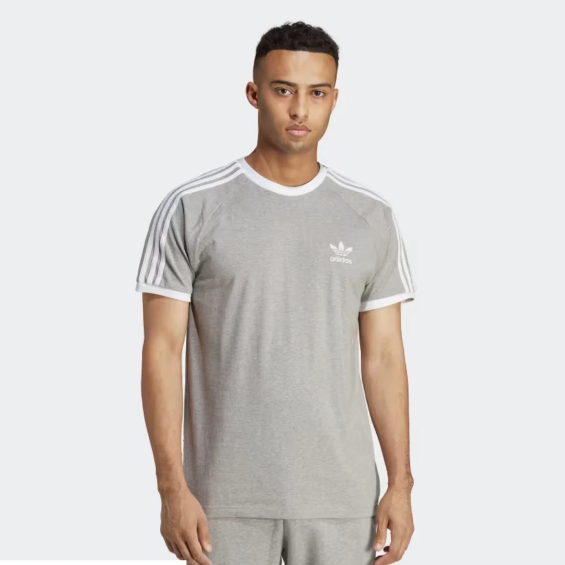 Grå adidas t-shirt