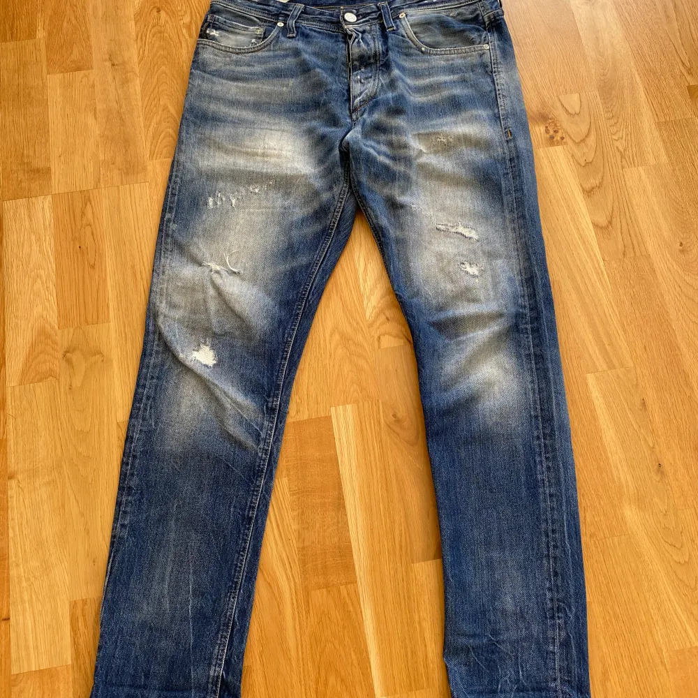 Riktigt snygga jeans från jack and jones, säljs pga för stora. Jeans & Byxor.