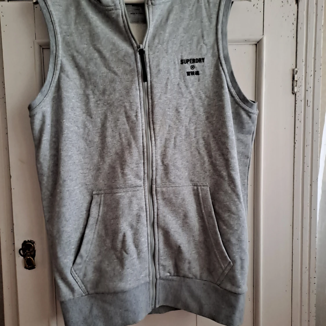 Ärmlös hoddie