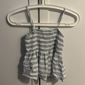 Topp - Gullig topp från hollister som inte längre får plats i garderoben❣️ för frågor skriv 💬 