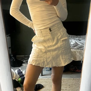 Linne cargo kjol - Cargo kjol i linne material, lite stor för mig som är en strl xs/s så skulle passa bra på en S/M😊