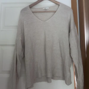 Tröja - Stickad vit tröja! Be om fler bilder så skickar jag på direkten💕