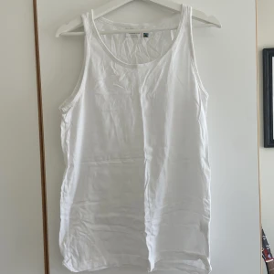 2st vita linnen - 2st Herr linne från Dressman (manunderwear)  Mer bilder kan skickas vid efterfrågan 