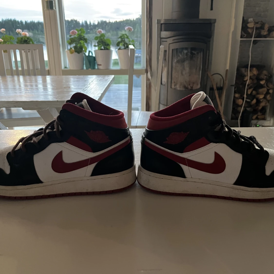 AIR JORDAN 1 MID GYM RED.   Storlek 38 - 91