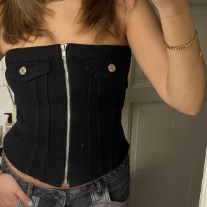 Jeans topp Zara - Snygg jeanstopp från zara som bara är använd 1 gång