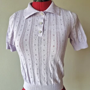 Topp från Chiquelle - Jättesöt topp från chiquelle med så fina detaljer! Jättefint skick!!💕 Ordinarie pris 399 kr. 3 FÖR TVÅ PÅ ALLT och fri frakt vid köp av minst 250 kr, kontakta mig då!🦋