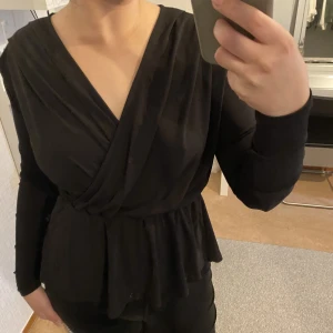 Topp  - Helt ny topp i tunnt material.