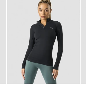 Träningströja - Halv zip träningströja från ICIW, nästintill oanvänd. 