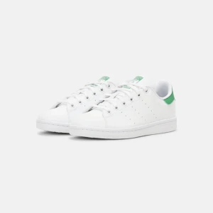 Stan Smith adidas - Använt en gång storlek 37,gillade inte de jag vill sälja