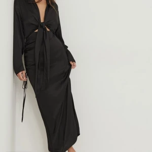 Klänning NA-KD - Oanvänd med lappar kvar.