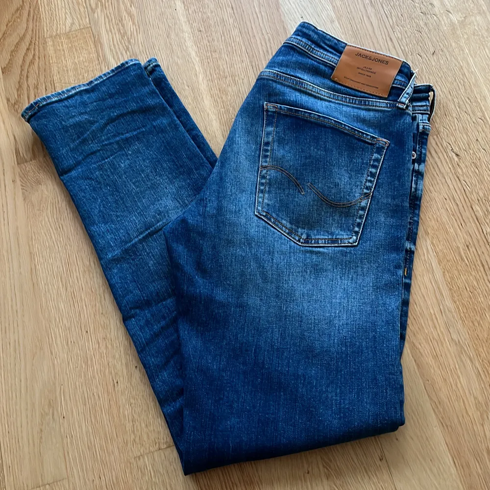 Skit snygga jeans från Jack & Jones , storlek 30/34. Riktigt sjyssta och inga defekter, använda ett fåtal gånger. . Jeans & Byxor.