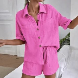 Set - Set i en härlig rosa färg. Har aldrig blivit använd så de är helt nytt, kan behöva strykas lite dock hehe