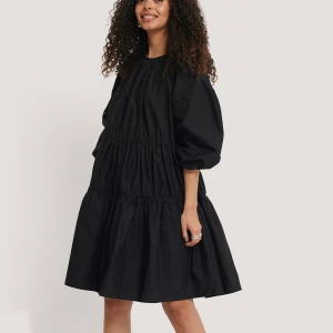 Söt klänning  - Såå söt klänning från NAKD som bara är använd 1 gång! Den är oversized så  passar också36 