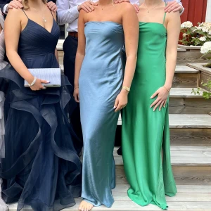 Balklänning  - Säljer min superfina balklänning från Showpo. Storlek 40 men passar mig som vanligtvis är en 38. Använd endast en gång! Köpt för 1400kr