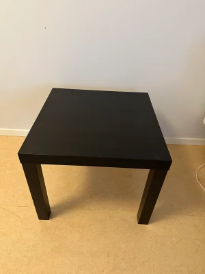 Ikea bord  - Höjd 45cm , bred 55cm