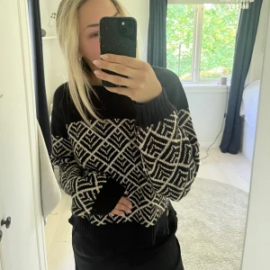 Mönstrad stickad tröja🥰 - Superfin och mysig stickad tröja med mönster 🥰