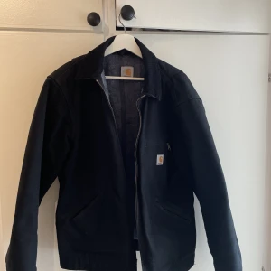 Carhartt Detroit jacket - Storlek M  Är i fint skick, använd sparsamt.