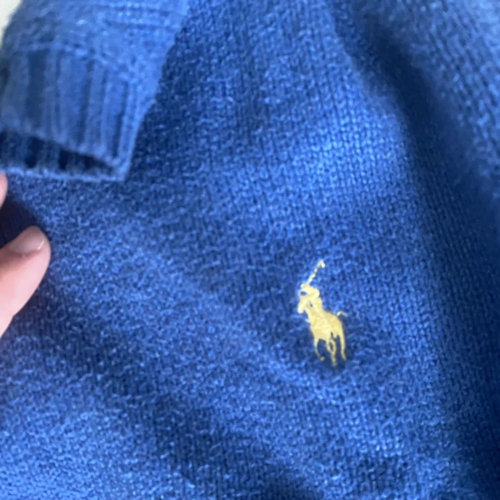 Ralph Lauren tröja i mycket bra skick. Storlek L men funkar som M också. Neuleet.