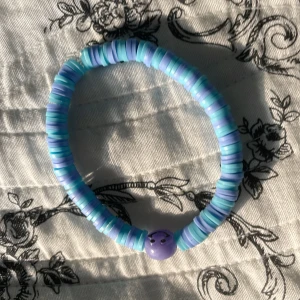 Armbadn - Här är ett till somrigt armband, det väg kostar bara 10kr så passa på😍☀️☀️