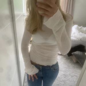 Långärmad tröja  - Jättefin lite genomskinlig tröja som tyvärr inte kommit till användning 🌸🌸