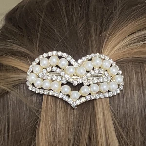 Hårklämma (hjärta) - 💗jättefin hårklämma, inte till användning längre så säljer den. Jättefint skick och inga skador💗
