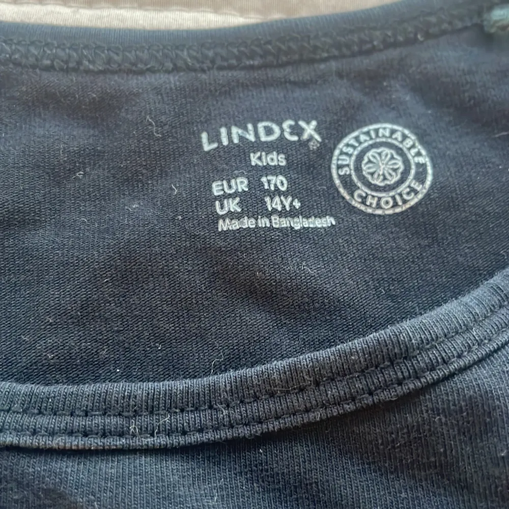 Enkelt linne från Lindex!❤️Användt 1-2 gånger men annars är det bra som pyjamas linne!💕🤗. Toppar.
