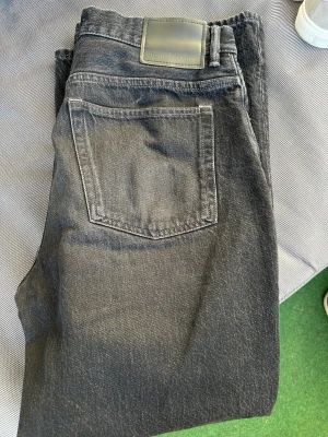 Acne studios  - Säljer mina underbara acne jeans! Sjukt snygga och är en vidare modell nertill! Modellen säljs inte längre!  Kvitto finns!