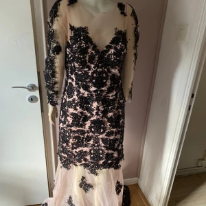 Balklänning festklänning  - Dm för mer detaljer. Pris kan diskuteras vid snabb affär. 