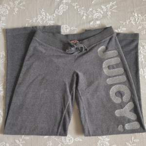 Vintage juicy couture i perfekt skick, så unika <3 storlek S 