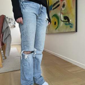 Fina jeans från zara som inte går att få tag i längre i storlek 24. Perfekt nu till våren och sommaren!!