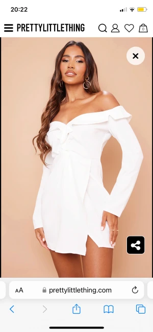 STUDENTKLÄNNING - Helt ny oanvänd klänning! Perfekt till student. Prislapp kvar!!