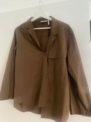 Tunn Weekday skjorta - Weekdayskjorta i storlek XS men passar som S/M