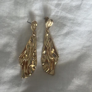 Örhängen i guld - Vackra