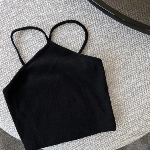 Linne - Linne med korsande band från zara. Sparsamt använd🤍