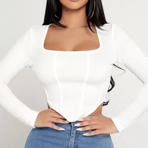 Topp - Säljer denna topp då den aldrig kommit till användning.💕 köparen står för frakten