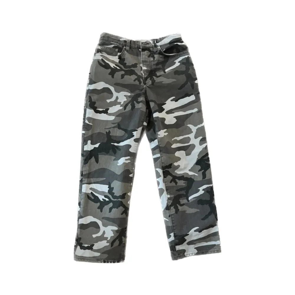 Byxor med militärtrycksby Xs/28 Vitt och grått. Jeans & Byxor.