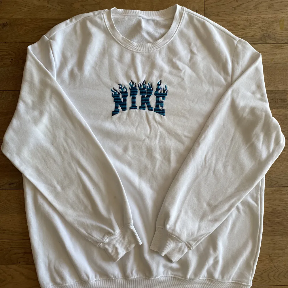 Nike crewneck i fint skick. Hoodies.