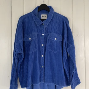 Overshirt - Fint skick, använd endast 1/2 gånger Passar strl S och M