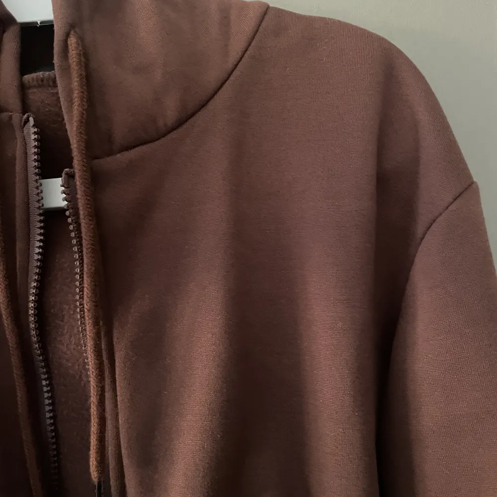 Brun zip hoodie från SHEIN. Hoodies.