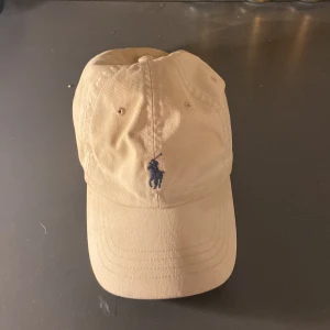 Beige polo keps - fet keps som får alla guzzar på fall 