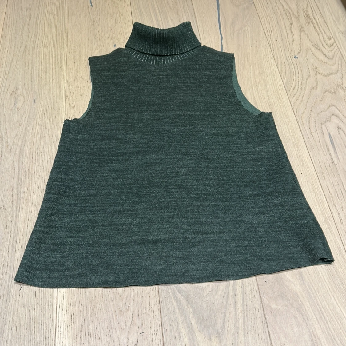 Grönt linne med polo krage💚 - 90