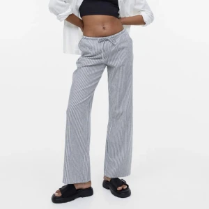 Hm linnebyxor  - Slutsålda linnebyxor i storlek xs, direkt köp 480kr❤️❤️vill inte släppa dessa men buda