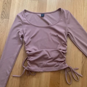 Rosa ribbad tröja - Använd typ 2 gånger storlek xs