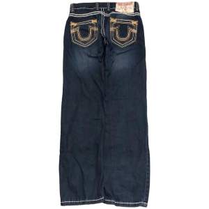 Straight True religion jeans i modellen Bobby super T. Storlek 32x32. Använd gärna köp nu!