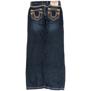 Bobby super T 32x32 - Straight True religion jeans i modellen Bobby super T. Storlek 32x32. Använd gärna köp nu!