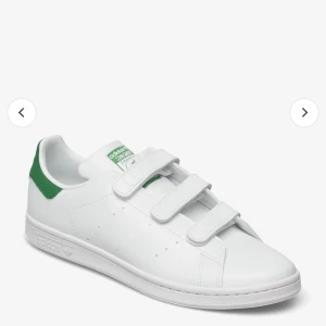 Adidas STAN SMITH - Originalpris 1200kr. Nyskick. Stan smith med adidas. Gröna detaljer, kardborre.