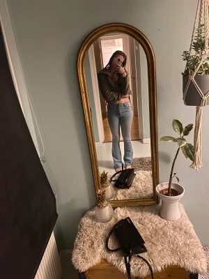 Byxor  - Ett par jätte finna mid Rise byxor, nästan aldrig använda, startpris 280