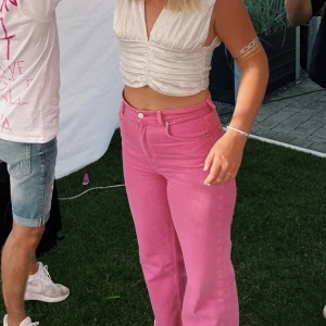 Rosa jeans - Skit snygg rosa färg 💘jag är 173cm