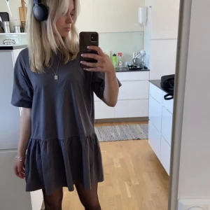 Går klänninh - Stockholms stil vibes💫 storlek S, i princip ny